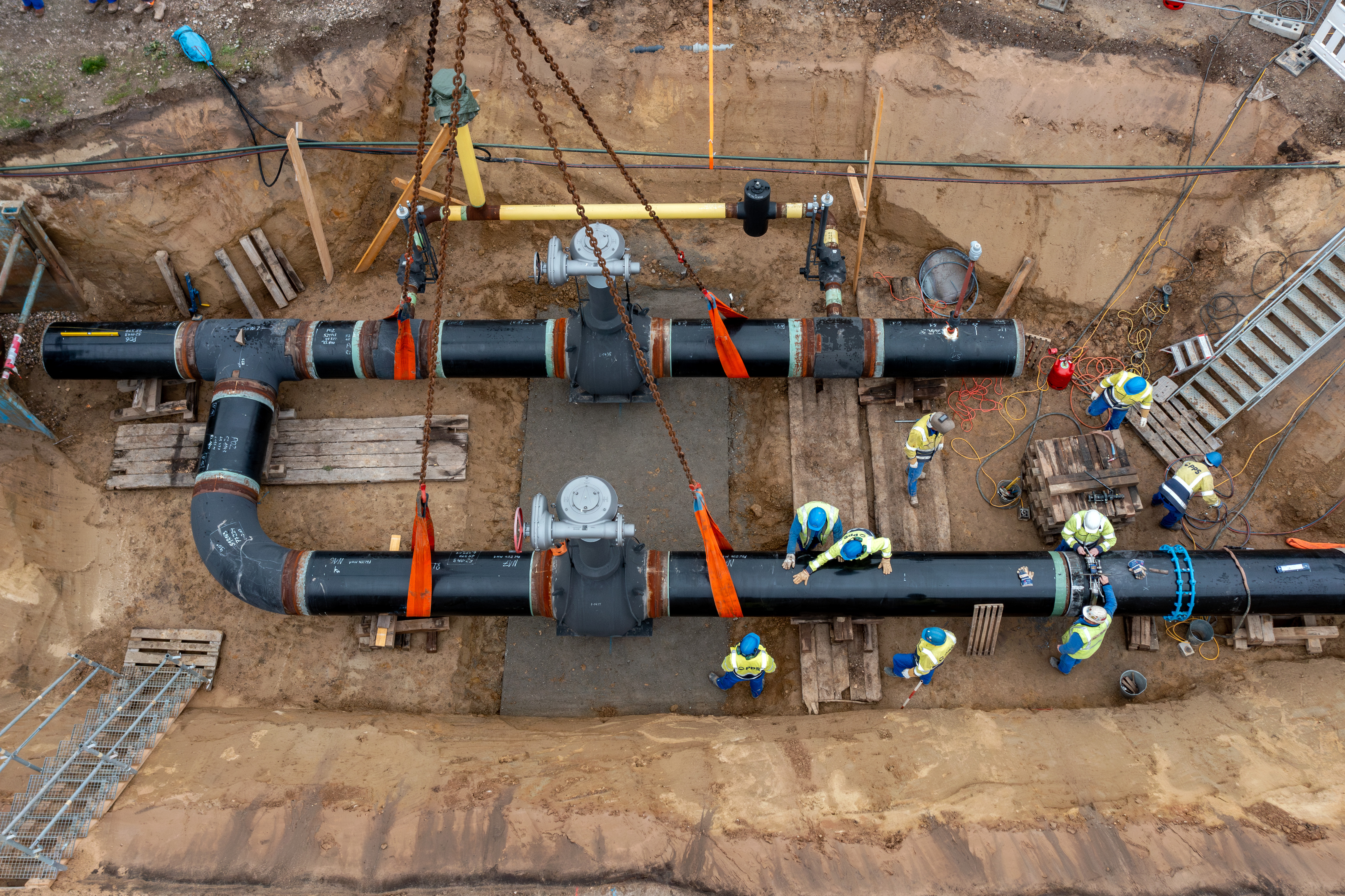 Energiepark Bad Lauchstädt: Einheben der Molchschleuse für die Ferngasleitung FGL 226 Flößberg-Bad Lauchstädt. Foto © Tom Schulze 