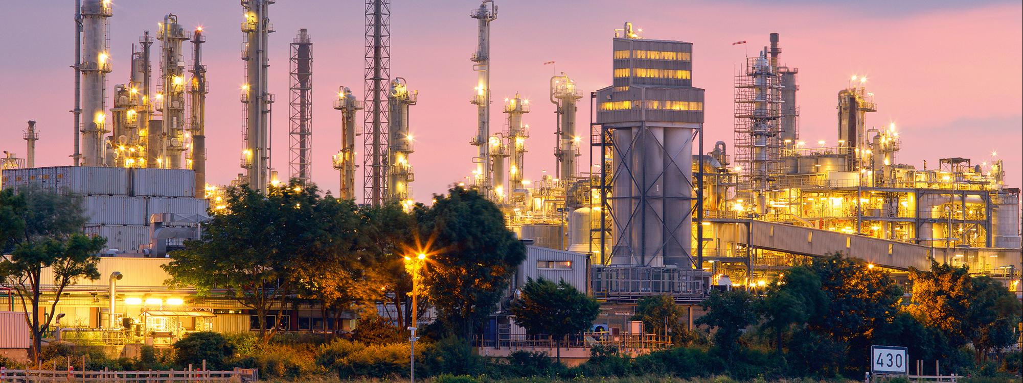 Industrieanlage-AdobeStock_54266143_Ausschnitt